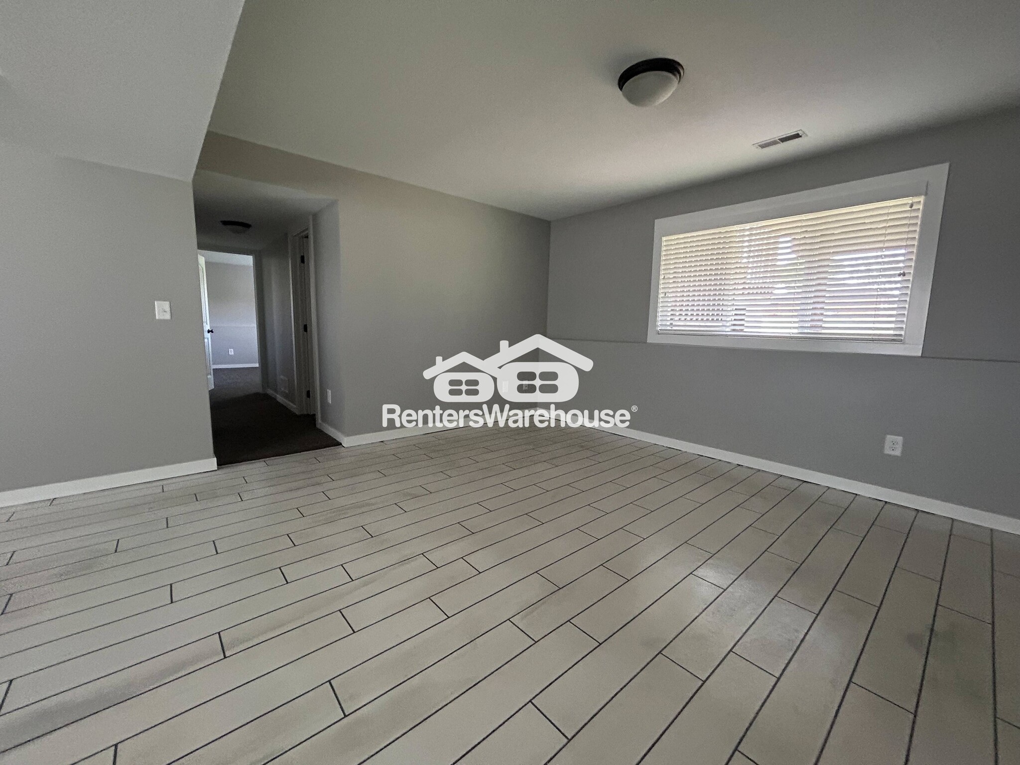 Building Photo - 645 Northview Dr
