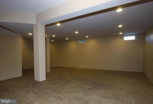 Building Photo - 612 Samantha Ct