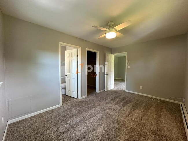 Building Photo - 660 N Hobart Rd