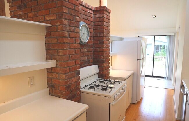 Building Photo - 3 Edgewood Cir