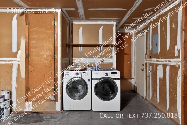 Building Photo - 2306 Blalock Dr