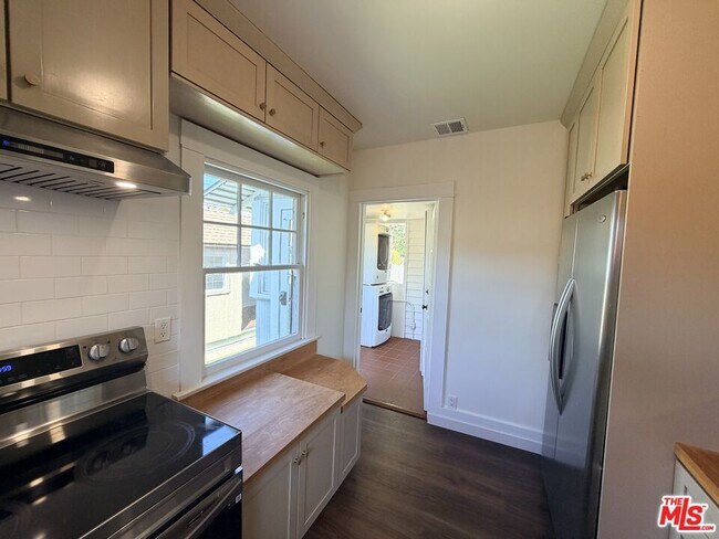 Building Photo - 1351 N McCadden Pl