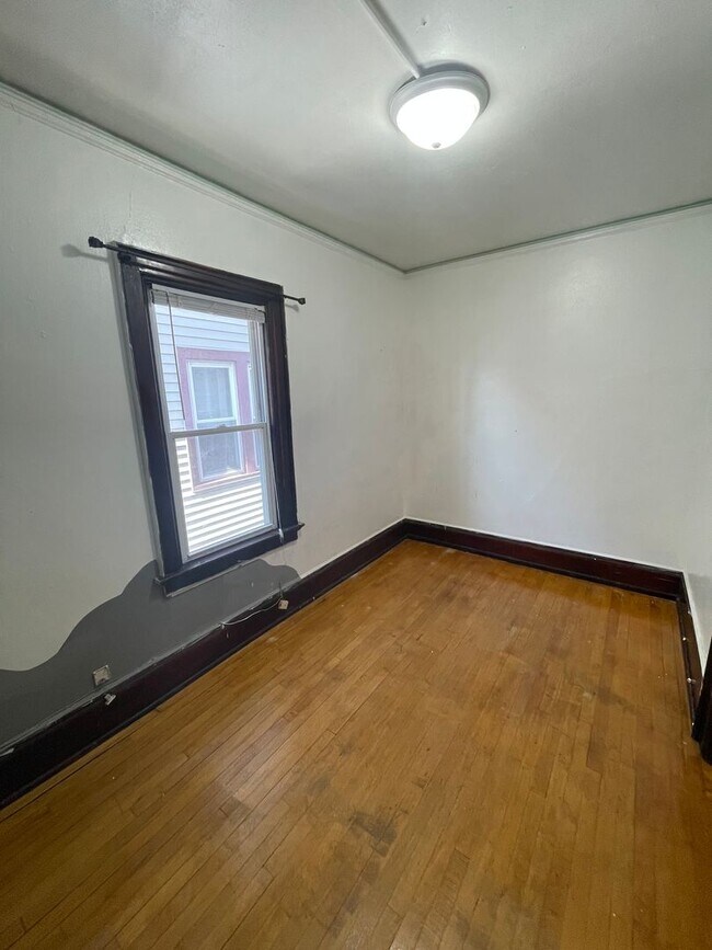 Building Photo - Charming 2-Bedroom Gem in the Heart of Mil...
