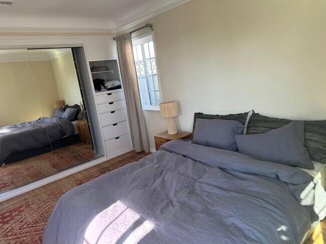 Building Photo - 1029 Chautauqua Blvd