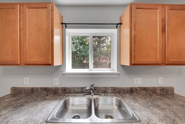 Building Photo - $2,395 - 2 Bed, 1 Bath Home in Denver with...