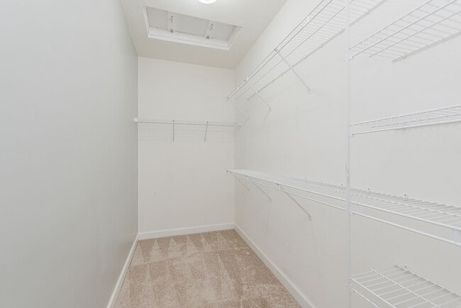 Building Photo - Wonderful 2 bedroom 2 bath Condo End Unit ...