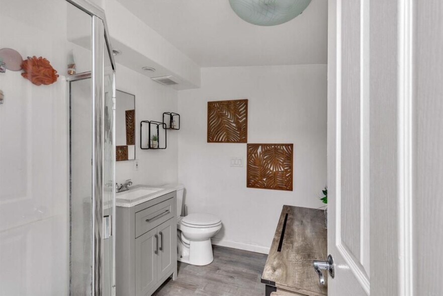 Bathroom 1 - 529 S Sunshine Ave