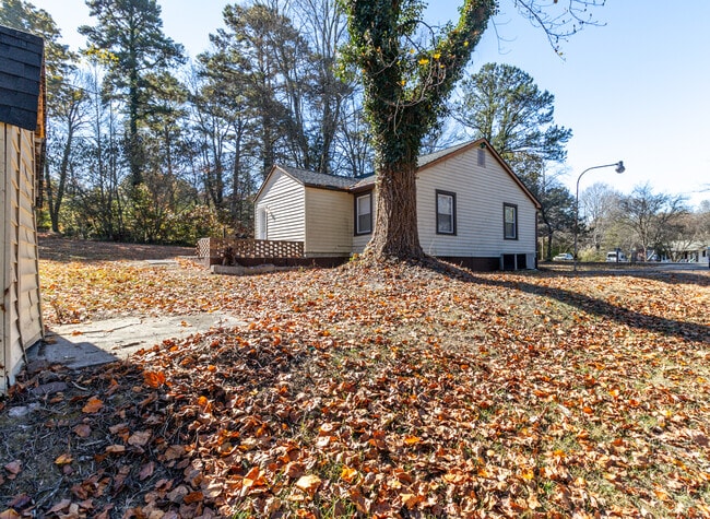 Building Photo - 4864 Shell Ln