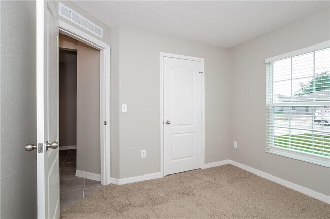 Building Photo - 349 Daffodil Ln