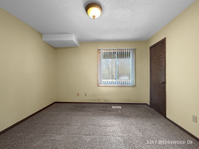 Building Photo - 5347 Wedgewood Dr