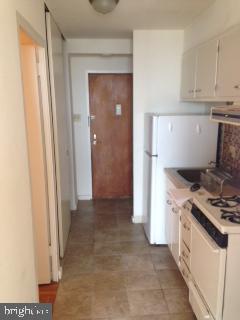 Building Photo - 604 S Washington Square