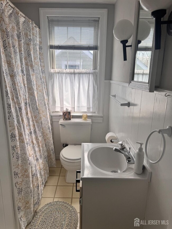 Building Photo - 127 Bentley Ave