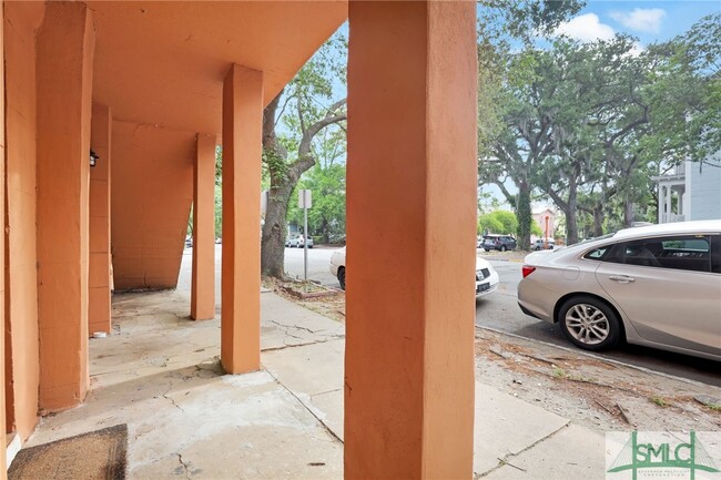 Building Photo - 703 Barnard St