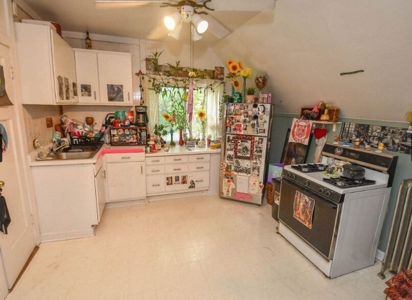 Building Photo - 3332 S Whitnall Ave