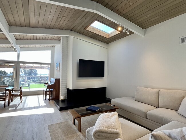 Building Photo - 2503 Aster St