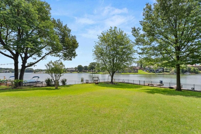 Building Photo - 9711 Pine Point Dr