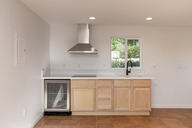 Building Photo - Charming Spanish Style Home in Silver Lake...