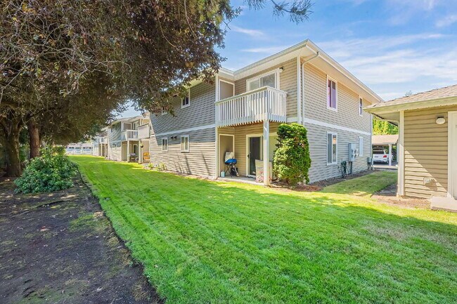 Building Photo - Super cute 2 bedroom, 1 3/4 bathrooms, Ful...