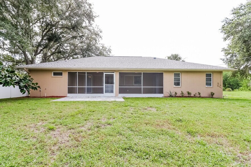 Building Photo - 2821 Logsdon St