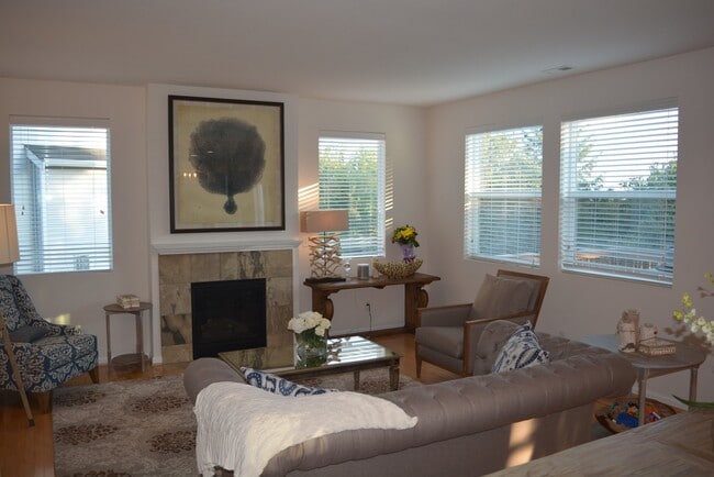 Building Photo - Amazing 4 bedroom home on Tumwater Hill!!