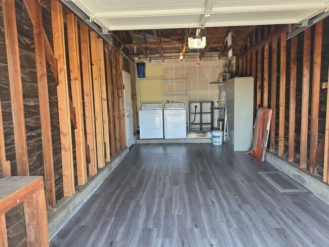 Building Photo - 3340 E Collins Ave