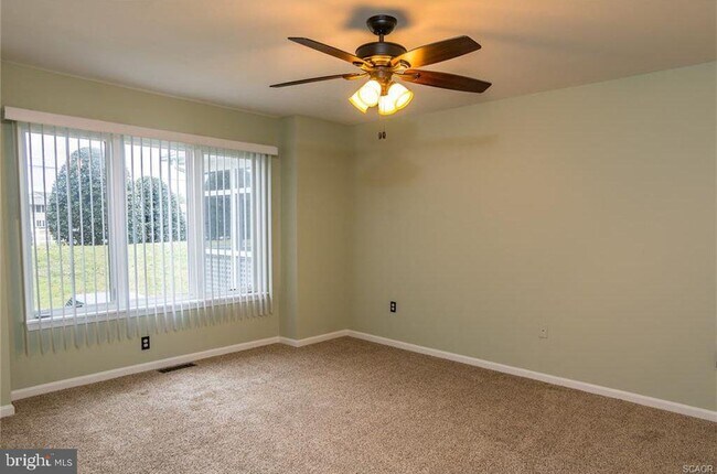 Building Photo - 117 Lakeside Dr