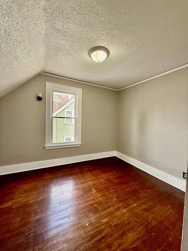 Building Photo - 845-847 2nd Ave NW