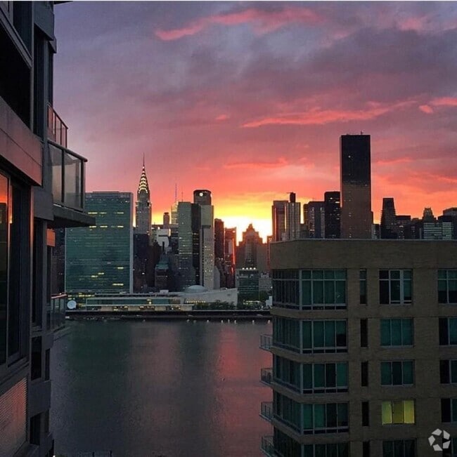 Building Photo - 2 bedroom in Long Island City NY 11109