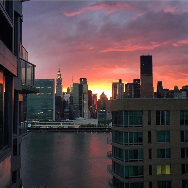 Building Photo - 3 bedroom in Long Island City NY 11109