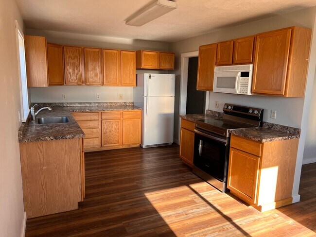 Building Photo - Mock