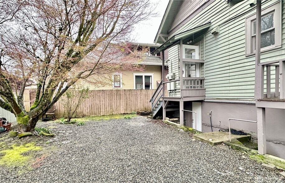 Building Photo - 112 Wells Ave S