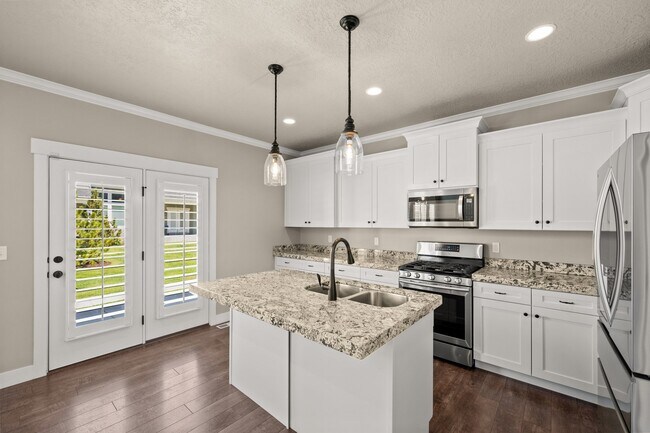 Building Photo - 771 Newfield Dr