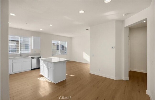 Building Photo - 123 S Orange Ave