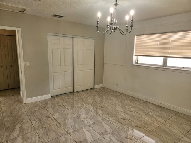 Building Photo - 452 Martin Ave