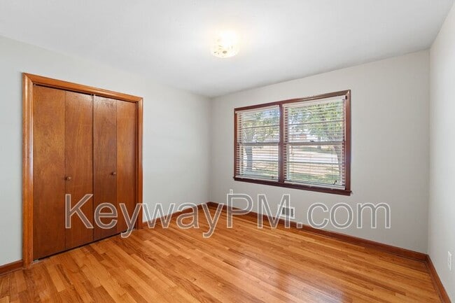 Building Photo - 3301 Westmont Dr