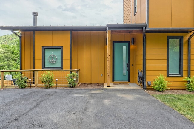 Building Photo - 122 Cannon St