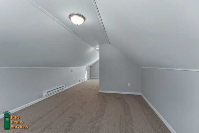 Building Photo - 3 Bedroom Home in Robbinsdale