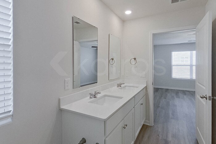 Building Photo - 129 Overstreet Way