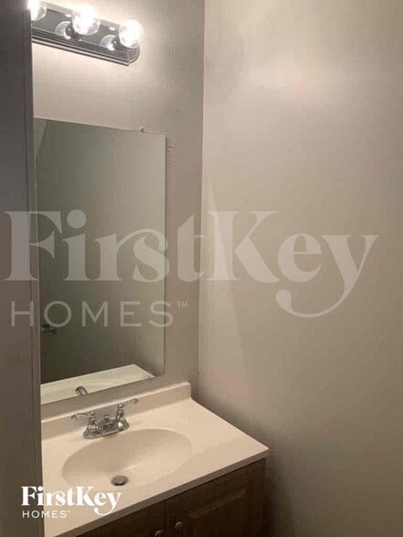 Building Photo - 226 Bonnes Dr SW