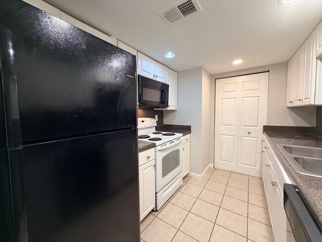 Building Photo - 3810 Kensingwood Trace