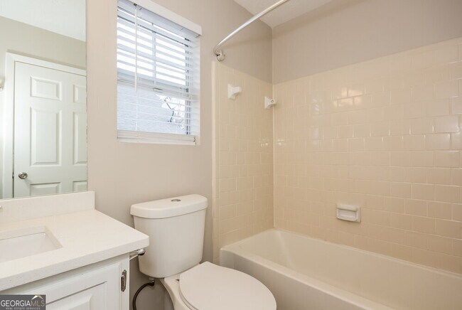 Building Photo - 871 Hampton Hill Ct