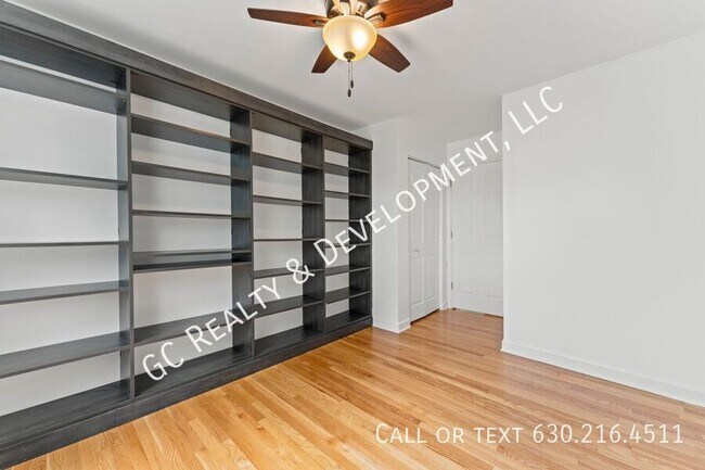 Building Photo - 6429 N Damen Ave