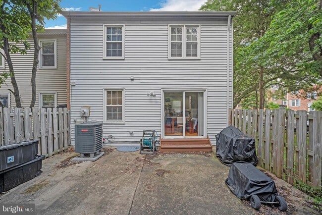 Building Photo - 7701 Durer Ct
