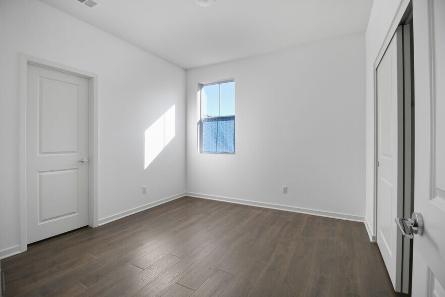 Building Photo - 35807 Landon Ln