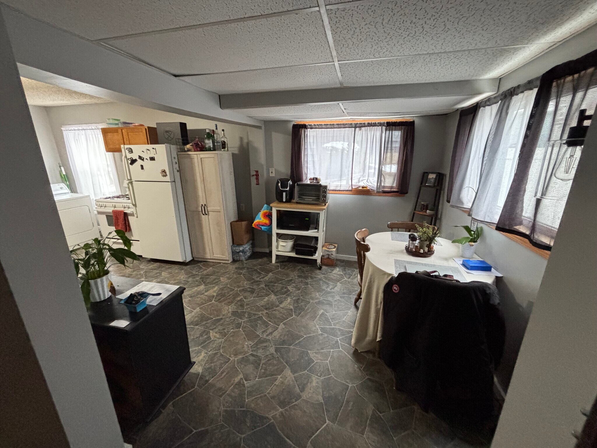 Building Photo - 6 Forest Pl