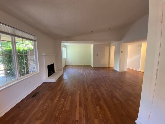 Building Photo - 843 Glen Martin Dr