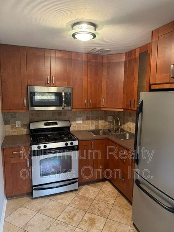 Building Photo - 2503 W 13 Mile Rd