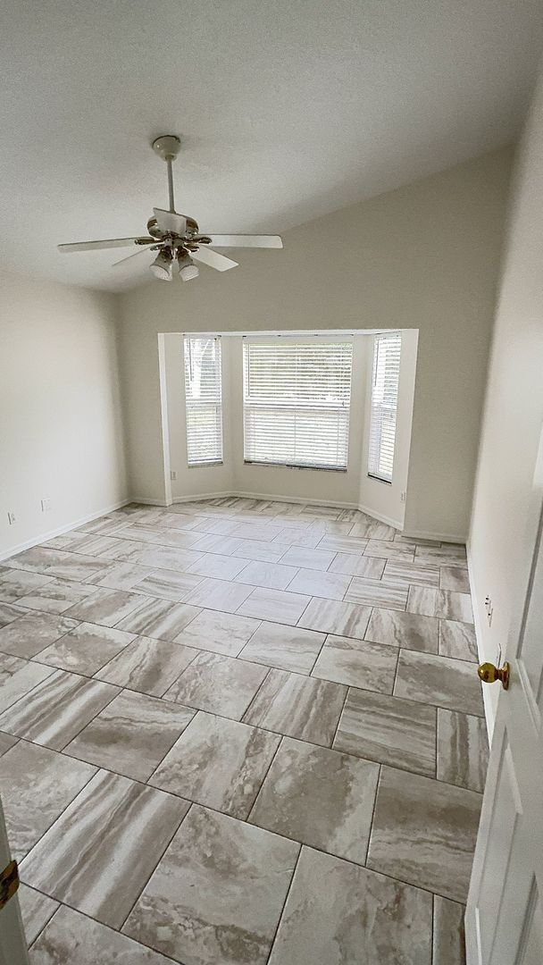 Building Photo - Come see this beautiful 3 bedroom, 2 bath, 2 car garage home for rent near Citrus Park Mall!