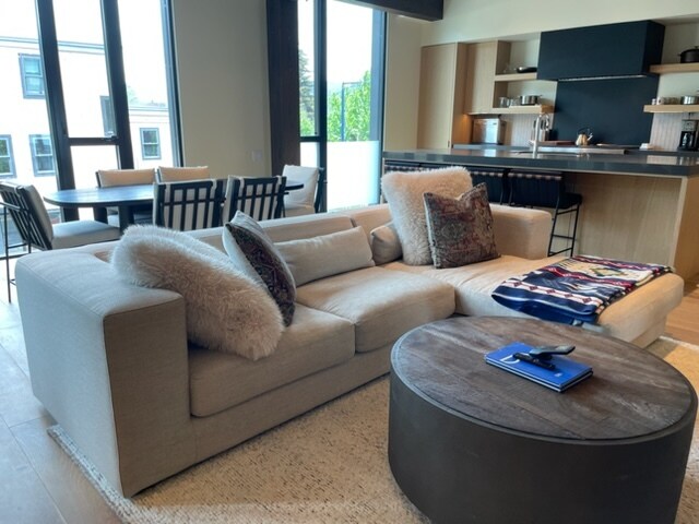 Building Photo - 100 4th St W