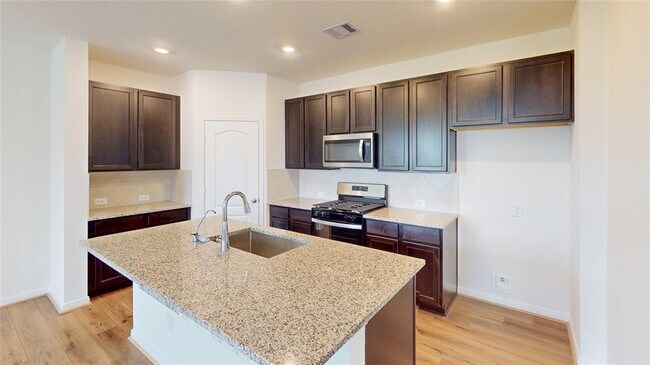 Building Photo - 4809 Sun Fls Dr